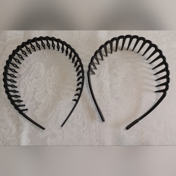 Set Of Headbands, Makeup Brushes And Eyebrow Shaping Template - Picture 1 of 13